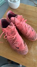 Chaussures foot nike, Sport en Fitness, Voetbal, Verzenden, Gebruikt, Schoenen
