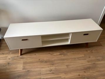 Tv meubel vintage beschikbaar voor biedingen