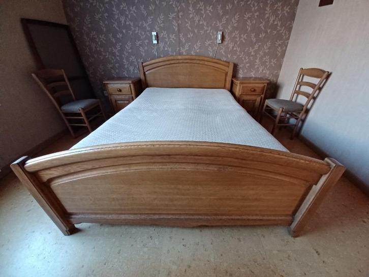 Bed met lattenbodem en 2 nachtkastjes in perfecte staat, Huis en Inrichting, Slaapkamer | Bedden, Gebruikt, Twijfelaar, 140 cm