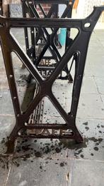 Pfaff onderstel naaimachine tafel in gietijzer, Antiek en Kunst, Ophalen