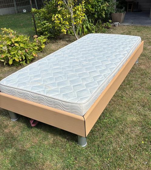 1-persoonsbed met verstelbare lattenbodem, Huis en Inrichting, Slaapkamer | Bedden, Gebruikt, Eenpersoons, 90 cm, 200 cm, Hout