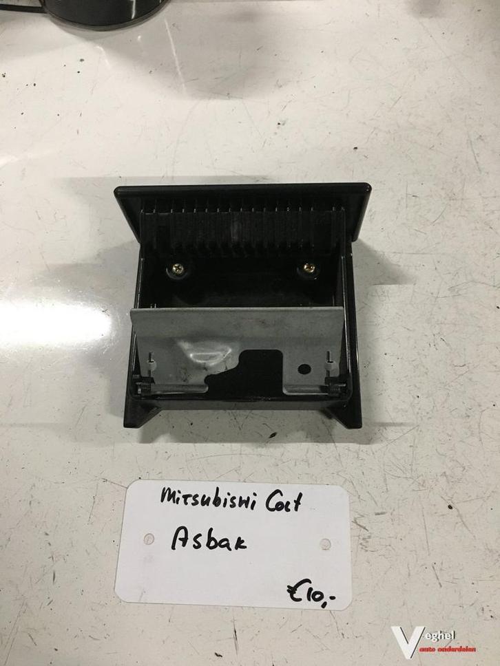 Mitsubishi Colt Asbak als nieuw jaren '80, Auto-onderdelen, Interieur en Bekleding, Gebruikt, Ophalen of Verzenden