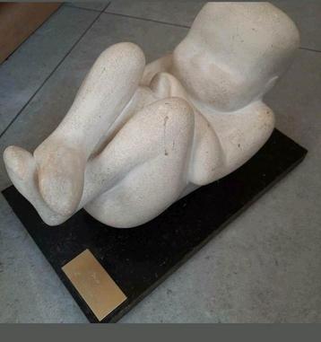 Statue design signée, avec socle en marbre, Enlèvement ou Envoi