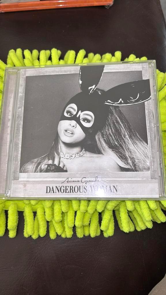 PERFECTE NIEUWSTAAT CD ARIANA GRANDE/DANGEROUS WOMAN !, Cd's en Dvd's, Cd's | Pop, Zo goed als nieuw, Ophalen of Verzenden