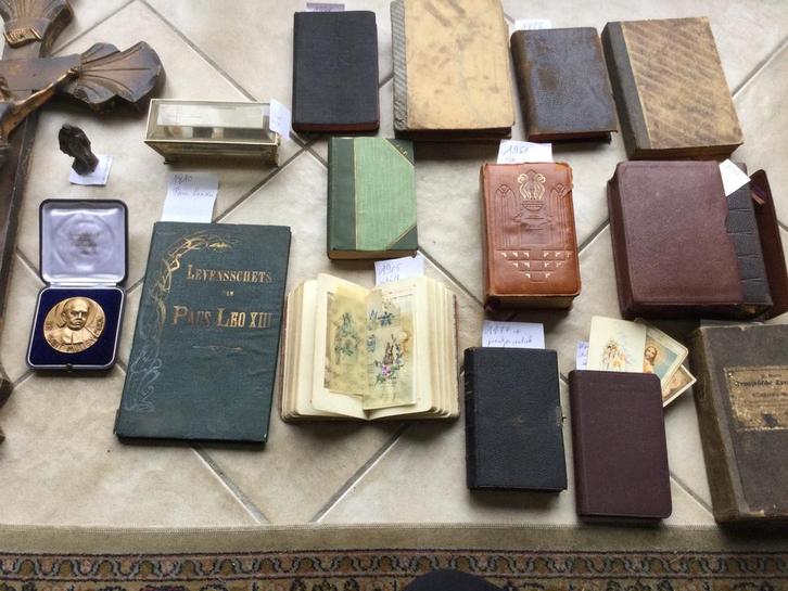 Lot zeer oud RELIGIEUZE  (kruisbeelden  zijn verkocht ), Antiek en Kunst, Antiek | Religieuze voorwerpen, Ophalen of Verzenden