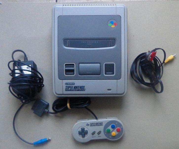 Super Nintendo + aansluitkabels + originele controller, Games en Spelcomputers, Spelcomputers | Nintendo Super NES, Gebruikt, Met 1 controller