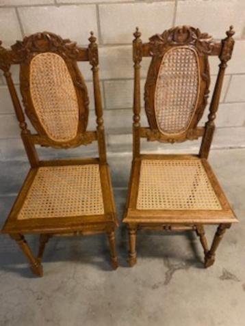 2 antieke stoelen met rugleuning in zeer goede staat beschikbaar voor biedingen