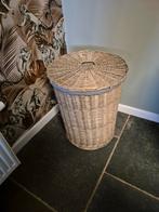 rotan wasmand met linen, Huis en Inrichting, Woonaccessoires | Schalen en Manden, Ophalen