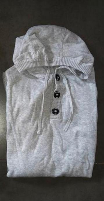 Pull - Jules - taille S -> 2€ disponible aux enchères