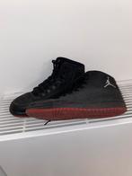 Jordans zwart met rood maat 43, Kleding | Heren, Zwart, Ophalen of Verzenden, Zo goed als nieuw, Sneakers
