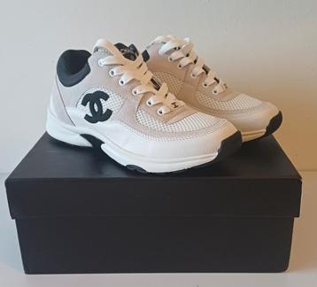 Chanel schoenen. beschikbaar voor biedingen