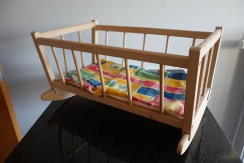Houten schommelbed met pop, Kinderen en Baby's, Speelgoed | Houten speelgoed, Zo goed als nieuw, Ophalen