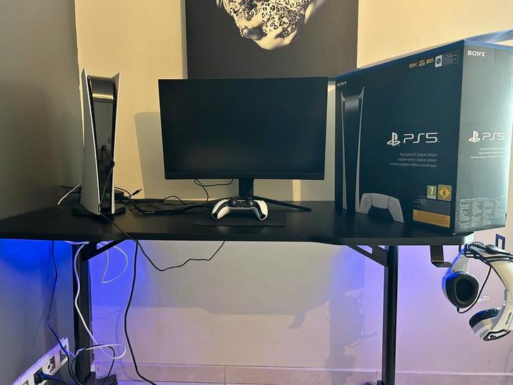 PlayStation 5 Digital Edition met bijhorende accesoires, Games en Spelcomputers, Spelcomputers | Sony PlayStation 5, Zo goed als nieuw