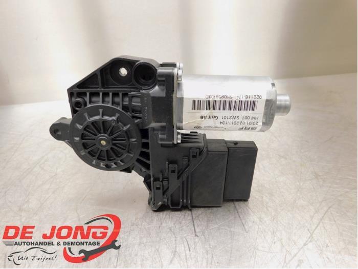 Moteur de vitre portière d'un Volkswagen Golf, Autos : Pièces & Accessoires, Carrosserie & Tôlerie, Volkswagen, Utilisé, 3 mois de garantie