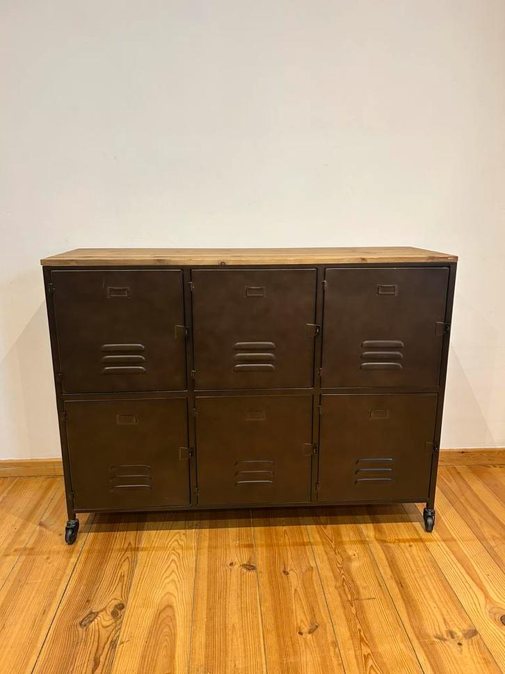 WAYNE - Buffet industriel à roulette 6 portes en métal-bois, Huis en Inrichting, Kasten | Dressoirs, Zo goed als nieuw, Metaal