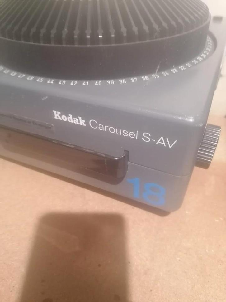 Projecteur KODAK Carousel S-AV Vintage fonctionnel, Verzamelen, Foto-apparatuur en Filmapparatuur, Projector, 1960 tot 1980, Ophalen of Verzenden