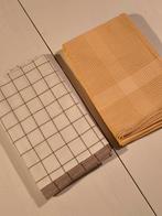 Twee tafelkleden, Huis en Inrichting, Woonaccessoires | Krantenbakken en Lectuurbakken, Ophalen