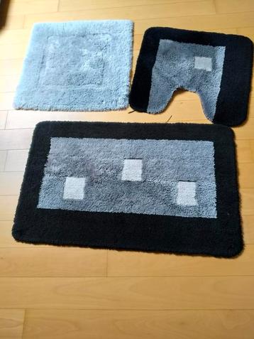 Badmatten en wc-mat beschikbaar voor biedingen