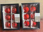 18 rode kerstballen met goud versiering., Diversen, Zo goed als nieuw, Ophalen