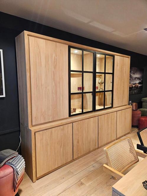 Vitrinekast in teakhout met verlichting, Huis en Inrichting, Kasten | Vitrinekasten, Nieuw, Met lade(s), Met deur(en), Met plank(en)