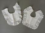 2 antieke babyslabbetjes met kant, Antiek en Kunst, Ophalen of Verzenden