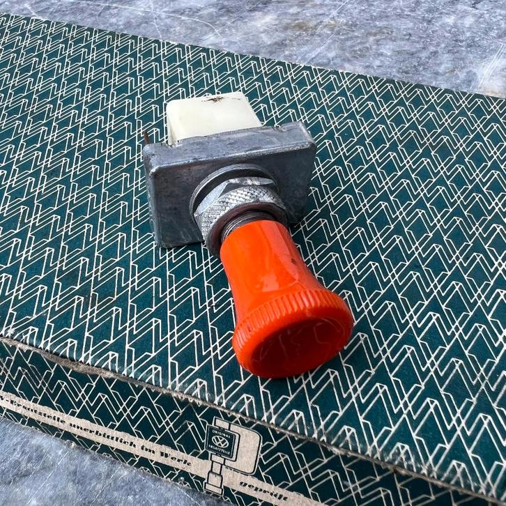 VW oranje Mistlampschakelaar Accessoire Kever, Auto diversen, Auto-accessoires, Gebruikt, Ophalen of Verzenden