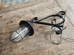 Oude kooilamp met smeedijzeren muursteun, Tuin en Terras, Buitenverlichting, Ophalen, Zo goed als nieuw