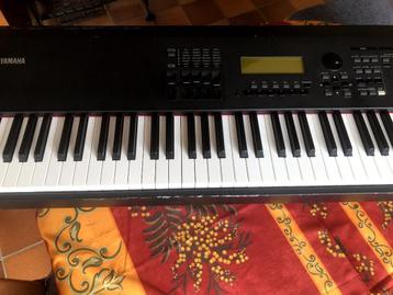 Yamaha S90-synthesizer 