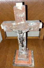 Staande marmeren kruisbeeld metalen Jezusfiguur, Antiek en Kunst, Ophalen