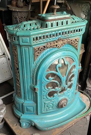 Poêle à charbon émaillé turquoise beschikbaar voor biedingen