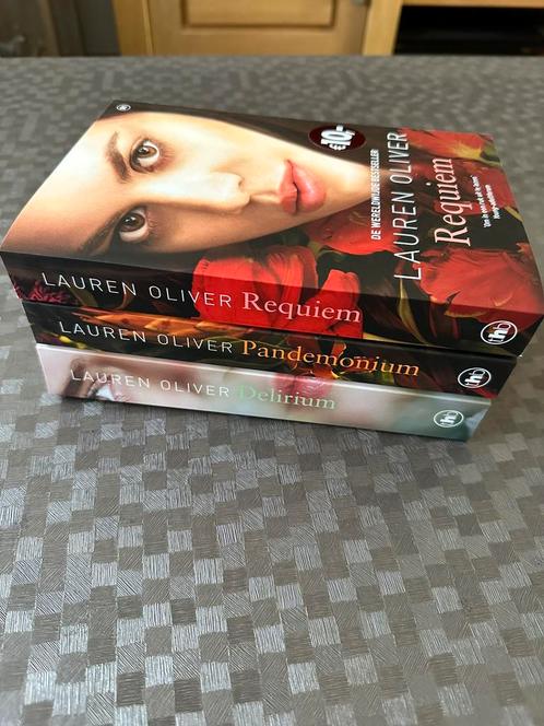 Lauren Oliver - Delirium, Boeken, Kinderboeken | Jeugd | 13 jaar en ouder, Nieuw, Ophalen of Verzenden