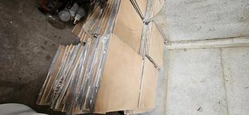 Ongeveer 6m² aan vloertegels 40x40cm + enkele wandtegels beschikbaar voor biedingen