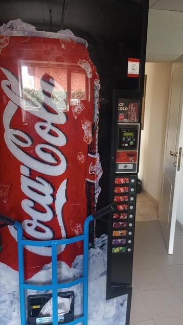 Frisdrankautomaat Vendo Royal Vendor Vending Machine beschikbaar voor biedingen