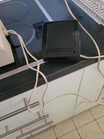 Naaimachine in bedrijf zonder spoel en naald één  beschikbaar voor biedingen
