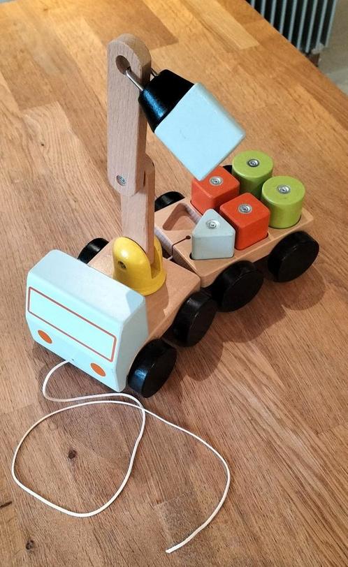 Camion en bois IKEA UPPSTA avec grue, Enfants & Bébés, Jouets | Jouets en bois, Comme neuf, Enlèvement