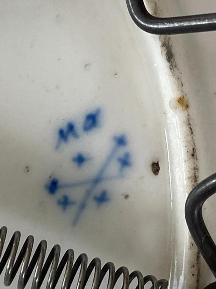 Oud Doorniks porseleinen bord met vliegendecor uit 18e eeuw, Antiek en Kunst, Antiek | Vazen, Ophalen