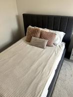 Bed with matress, Huis en Inrichting, Slaapkamer | Bedden, Ophalen, Overige materialen, Blauw, 140 cm