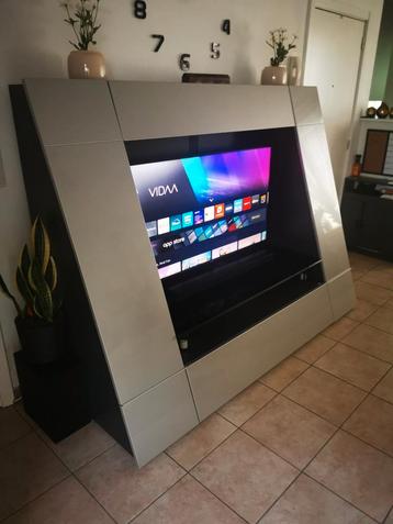 Tv wand uniek eyecather  beschikbaar voor biedingen