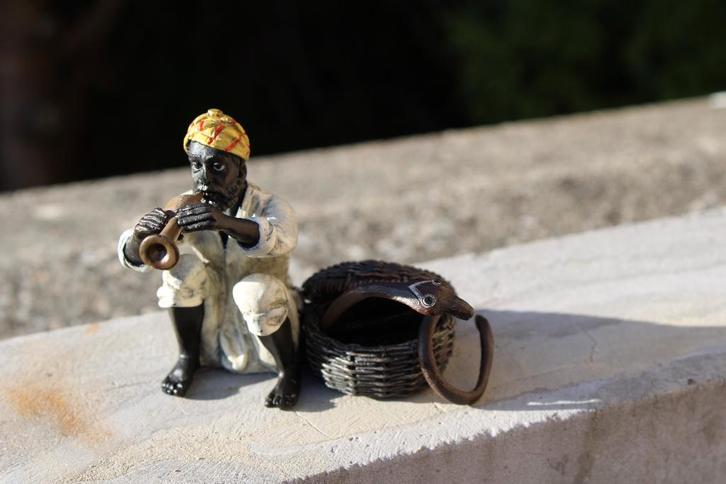 slangentrainer in bronskleuren. BERGMANN, Antiek en Kunst, Antiek | Brons en Koper, Brons, Ophalen of Verzenden