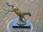 Bronzen paard gesigneerd op marmer (The Leap), Antiek en Kunst, Antiek | Brons en Koper, Ophalen, Brons