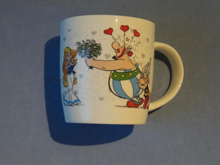 Tasse avec Astérix, Obélix, Idéfix et Falbala, Collections, Personnages de BD, Comme neuf, Ustensile, Astérix et Obélix, Enlèvement