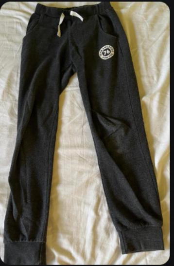 joggingbroek maat 152 / 12 jaar beschikbaar voor biedingen