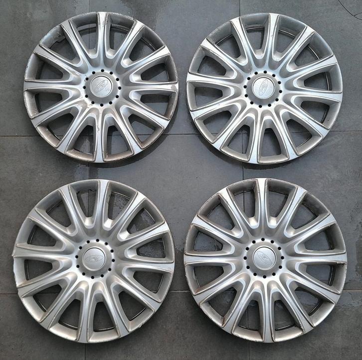 4 originele Ford wieldoppen 15" inch in goede algemene staat, Auto diversen, Wieldoppen, Zo goed als nieuw, Ophalen