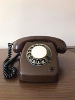 Vintage bruine telefoon met draaischijf, Telecommunicatie, Vaste telefoons | Niet Draadloos, Ophalen of Verzenden, Gebruikt, Met draaischijf
