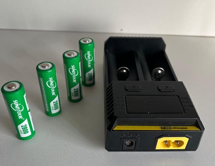 NITECORE  NEW i2 Intellicharger mixte, TV, Hi-fi & Vidéo, Chargeurs, Comme neuf, Enlèvement ou Envoi