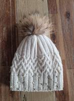 Bonnet blanc avec perles, Ophalen of Verzenden, Zo goed als nieuw, Jongen of Meisje, Muts