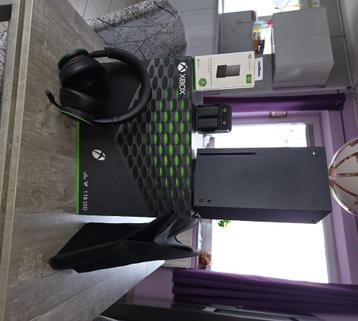 Xbox X 1 TB+batterijlader voor opslagkaart- beschikbaar voor biedingen