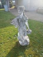 Dame met bloemenmand, Tuin en Terras, Ophalen, Gebruikt