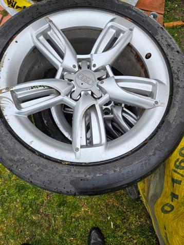 Banden op aluminium velgen voor Audi 4 of 6 beschikbaar voor biedingen