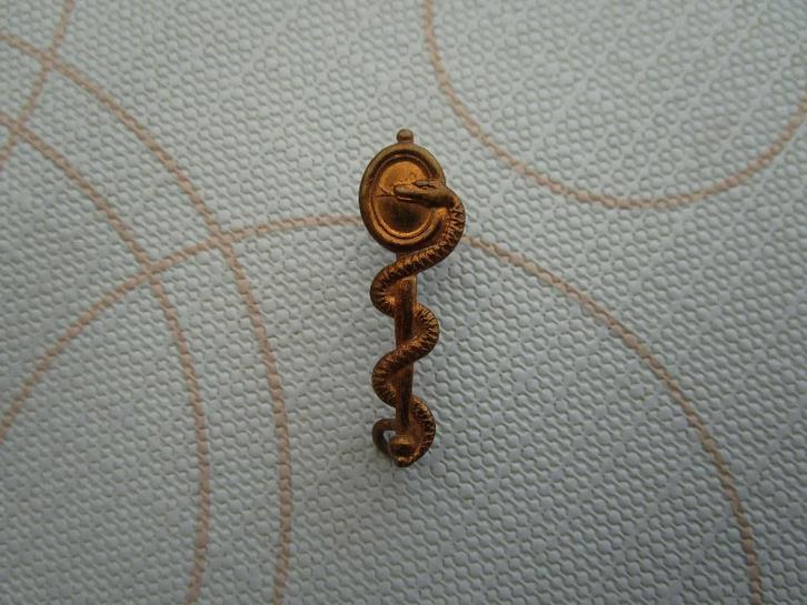 militair, kenteken medische dienst, Verzamelen, Militaria | Algemeen, Overige soorten, Embleem of Badge, Ophalen